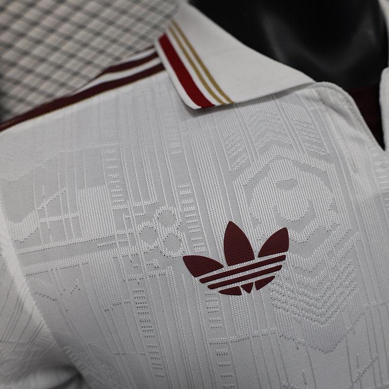 Maillot de football Arsenal 25-26 ans, produit par Le 12 -ème Maillot, vue de face avec logo et détails du maillot.