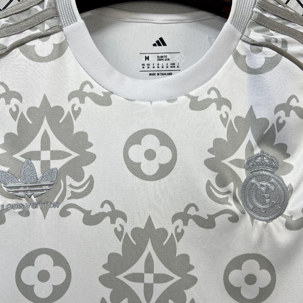 Maillot concept du Real Madrid 2025-26 par Le 12-ème Maillot, maillot de football blanc avec logo du club et détails modernes