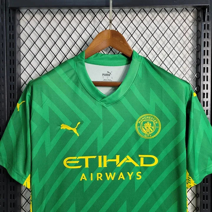 Maillot de gardien Manchester City 2023-2024, Le 12-ème Maillot, vert avec détails bleus, vue de face.