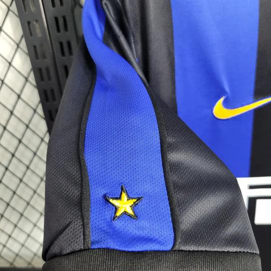 Maillot rétro de l'Inter Milan 1999-2000, marque Le 12 -ème Maillot, avec logo et design vintage visible.