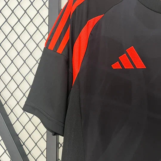 Maillot extérieur de football Colombie 2024/2025 Le 12, maillot de sport avec couleurs nationales, vue de face.