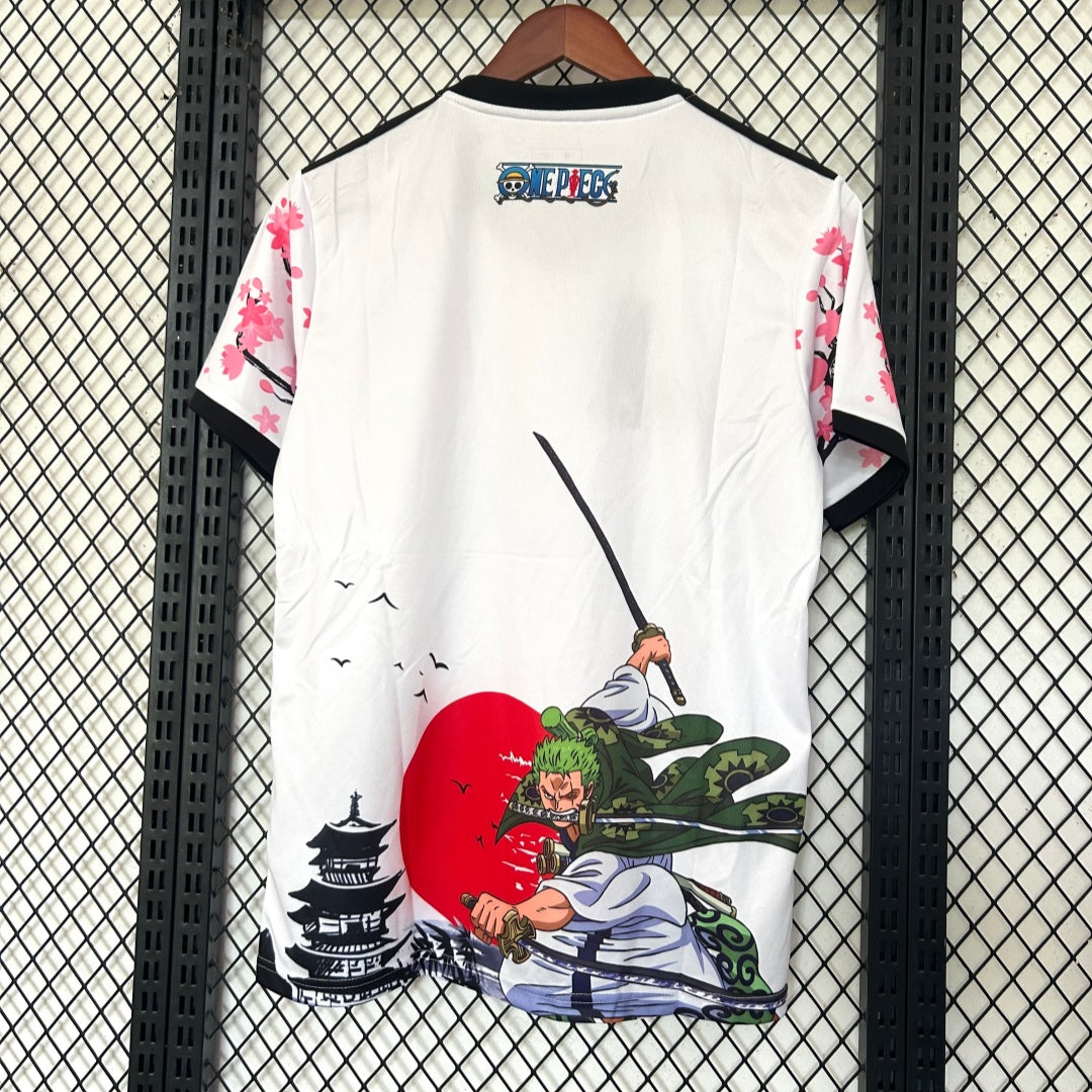 Maillot 2024 Japon Le 12 -ème Maillot, style A1, en tissu bleu avec motifs et logo, porté sur mannequin.