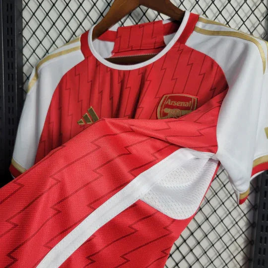 Maillot domicile Arsenal 2023-2024, Le 12 -ème Maillot, vue de face avec logo et design officiel.