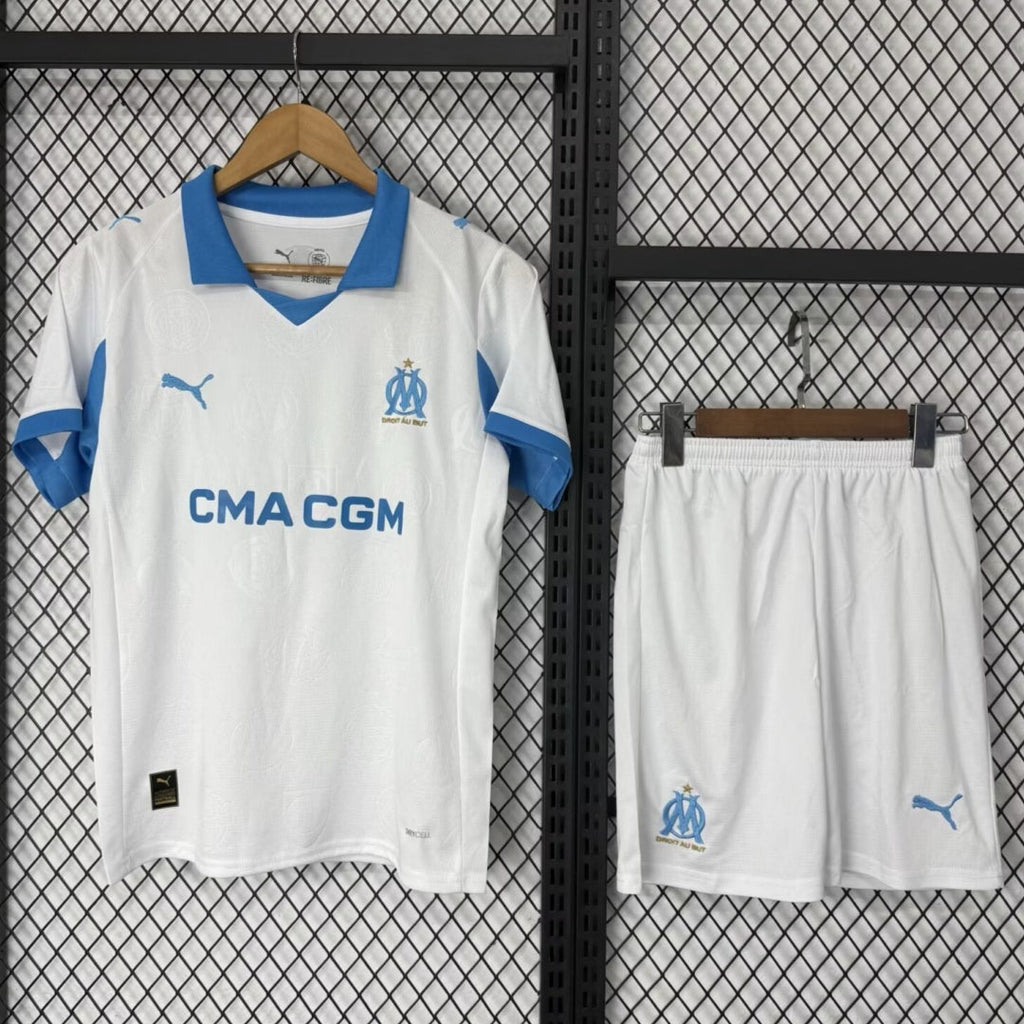 Ensemble de football Marseille Domicile 25/26 ans, maillot Le 12 -ème Maillot, vue de face avec logo et détails.