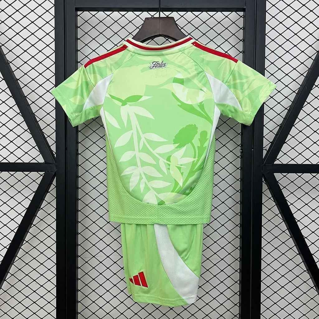 Kit enfant extérieur Italie 2025 de Le 12 -ème Maillot, maillots et accessoires colorés pour jeunes supporters.