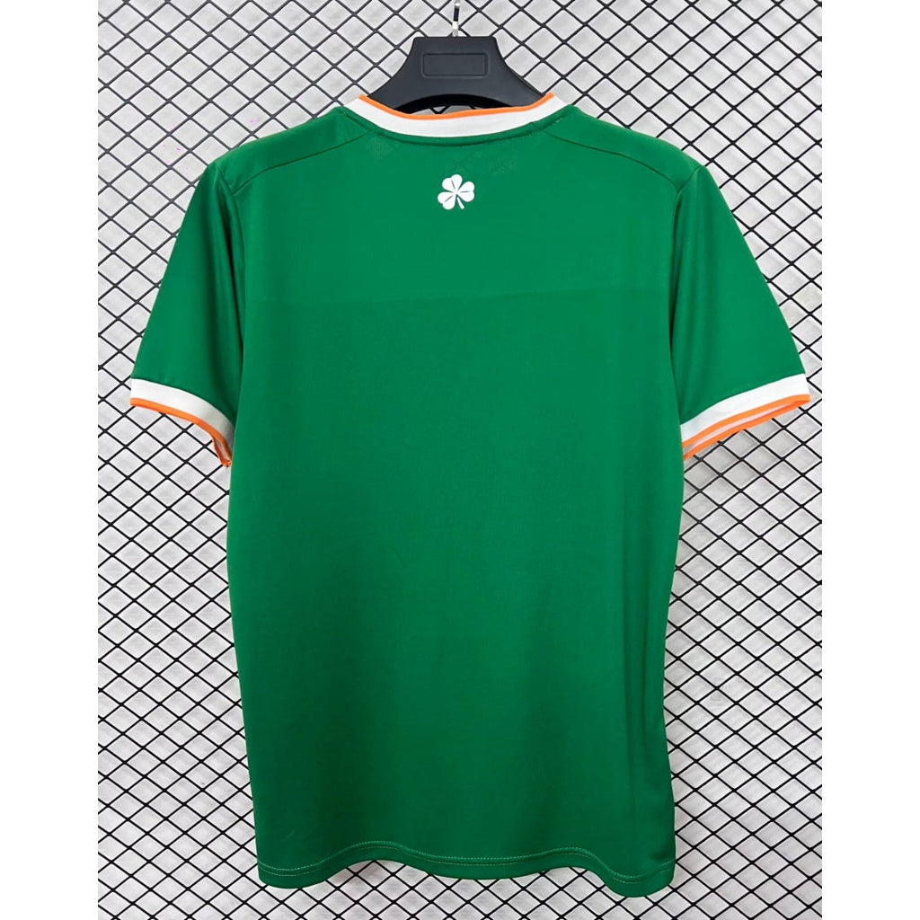 Maillot vert 25/26 Ireland Le 12 -ème Maillot, maillot de football pour jeunes avec logo et motifs verts.