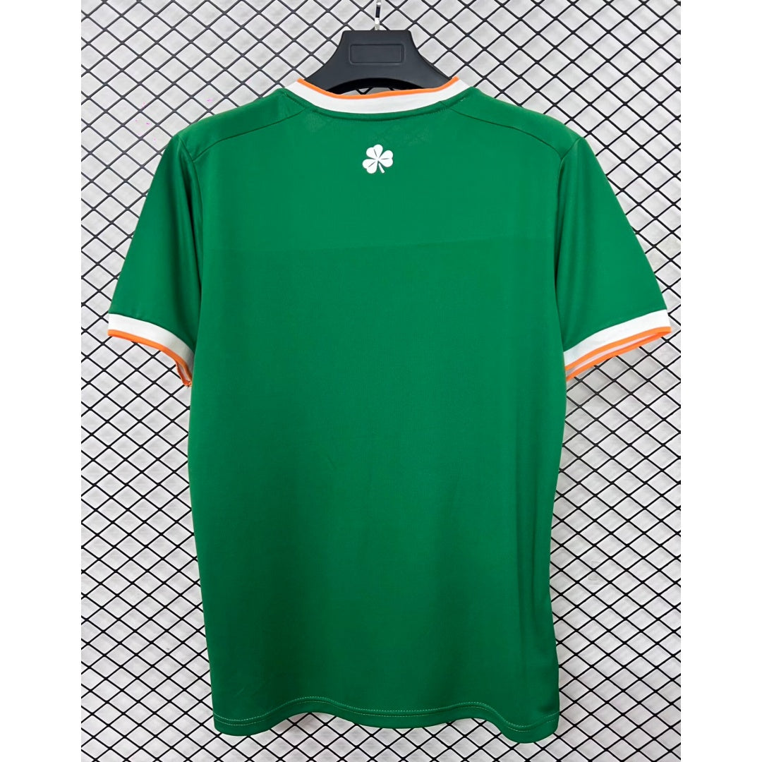 Maillot vert 25/26 Ireland Le 12 -ème Maillot, maillot de football pour jeunes avec logo et motifs verts.