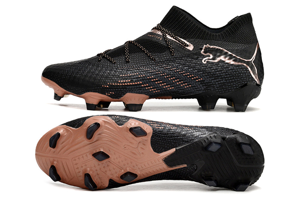 Crampons FUTURE 7 ULTIMATE de Le 12 -ème Maillot, vue détaillée du produit avec pointes en acier pour l'alpinisme.