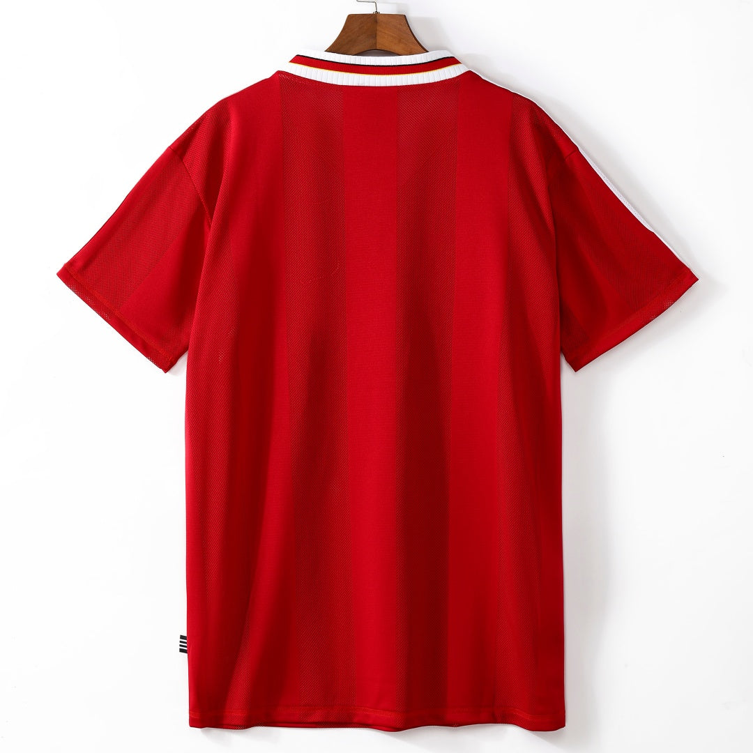 Maillot domicile rétro Liverpool 1995-1996 Le 12ème Maillot, maillot de football rouge avec logo de Liverpool et détails rétro.