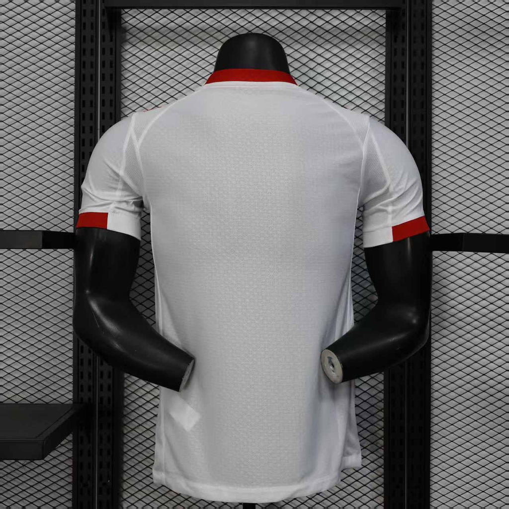 Maillot de football Leipzig 2025-26, marque Le 12 -ème Maillot, vue du devant avec logos et design sportif.