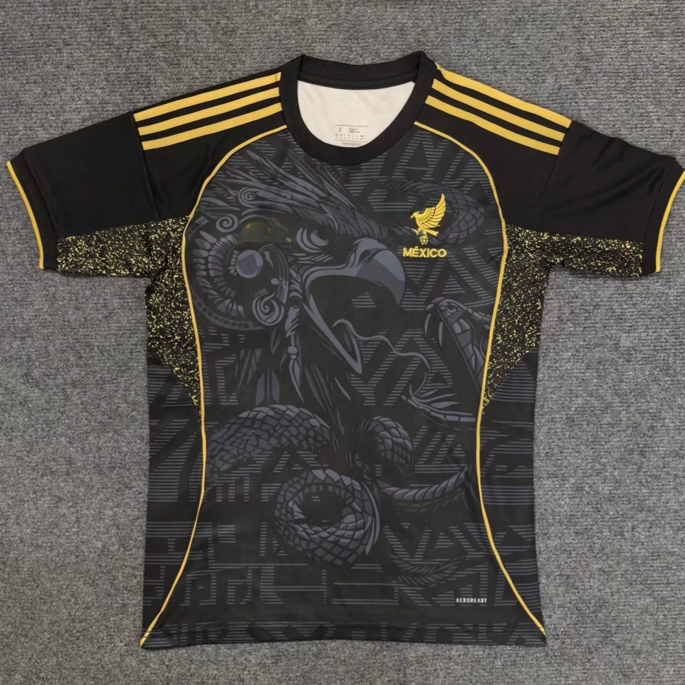 Maillot de football Mexique 25/26 en noir Le 12 -ème Maillot, tissu léger avec logo et détails de l'équipe nationale.