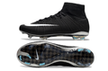 Crampons Mercurial Superfly pour football, fixations en métal, conçus pour améliorer la traction sur terrain.