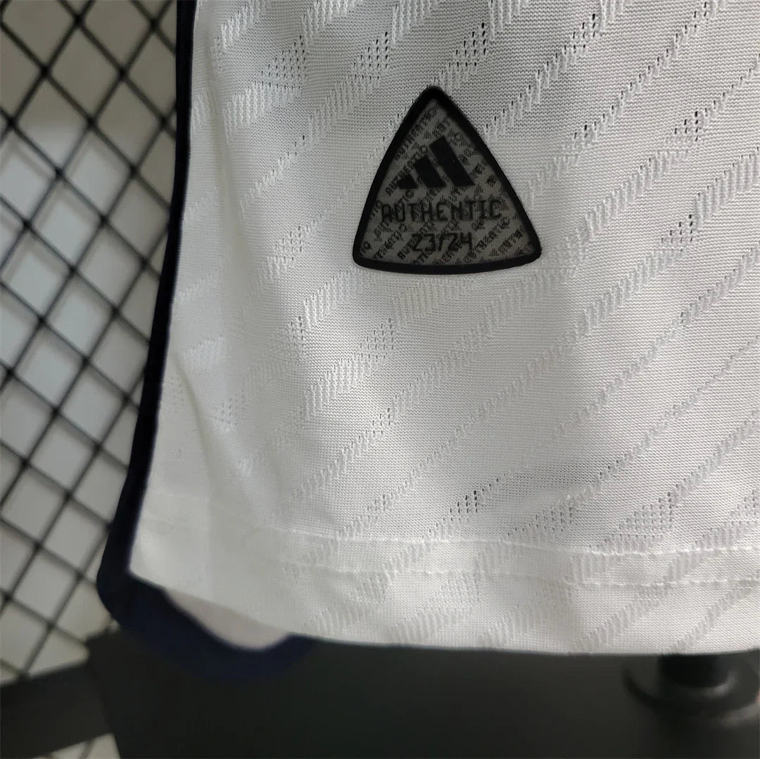 Maillot à manches longues 23-24 Real Madrid Le 12-ème Maillot, maillot de football officiel avec logo et design du club.