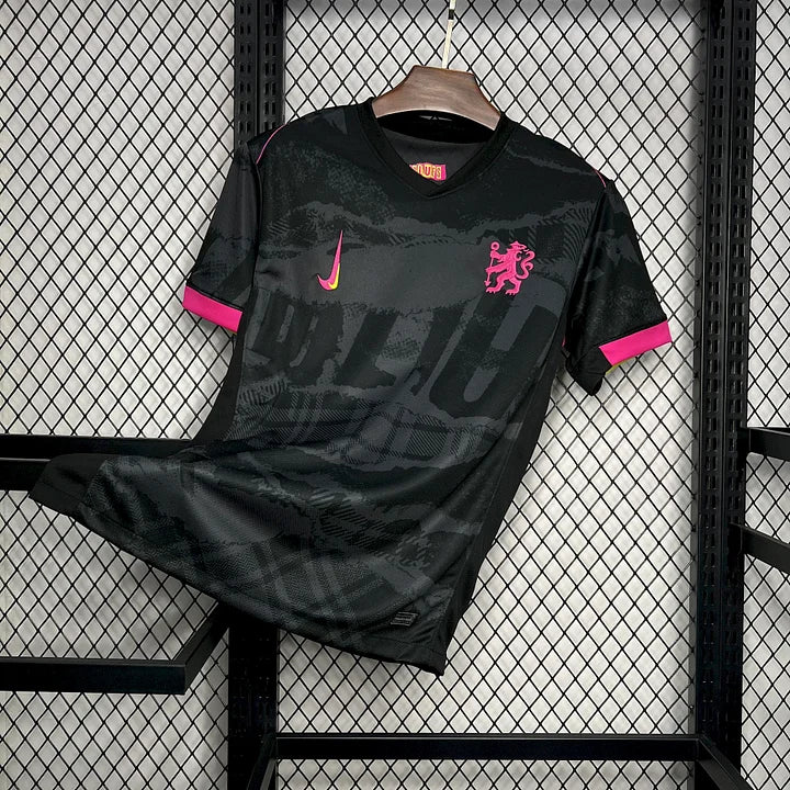 Maillot Chelsea third 2024/25 de la marque Le 12-ème, vue de face avec logo et détails du design.