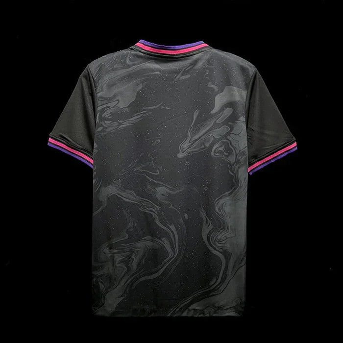 Maillot Paris Saint Germain saison 2023-2024 édition spéciale de la marque Le 12 -ème Maillot, vue de face avec logo et design distinctif