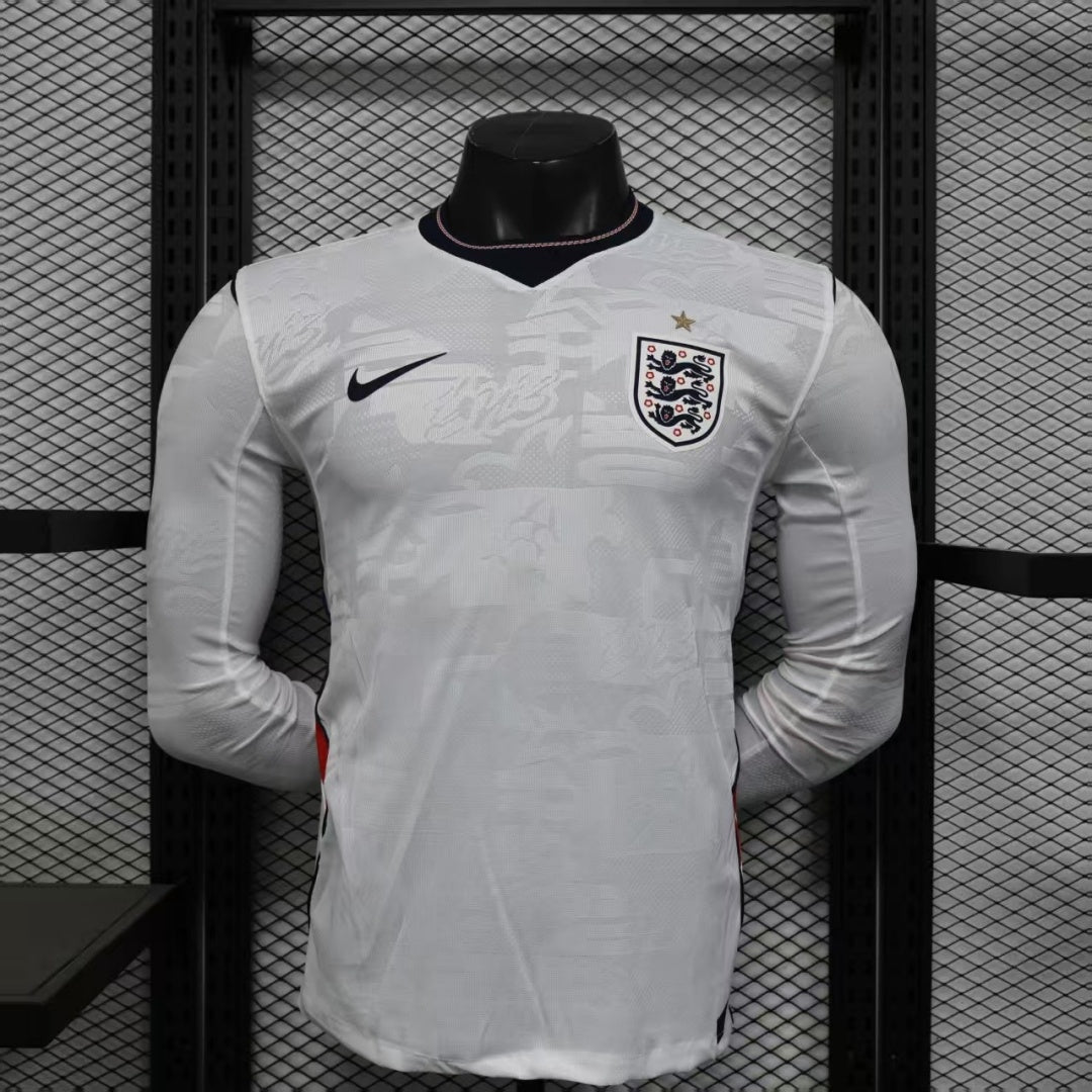 Maillot domicile de l'Angleterre 25/26 à manches longues, Le 12-ème Maillot, design officiel de l'équipe nationale.