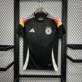 Maillot d'entraînement Allemagne 2024-2025 Le 12, vue de face, avec logo et détails en bleu et blanc.