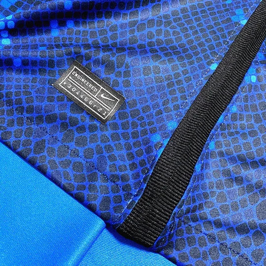Maillot domicile de l'Inter Milan 21/22, marque Le 12, avec logo du club et design rouge et noir.