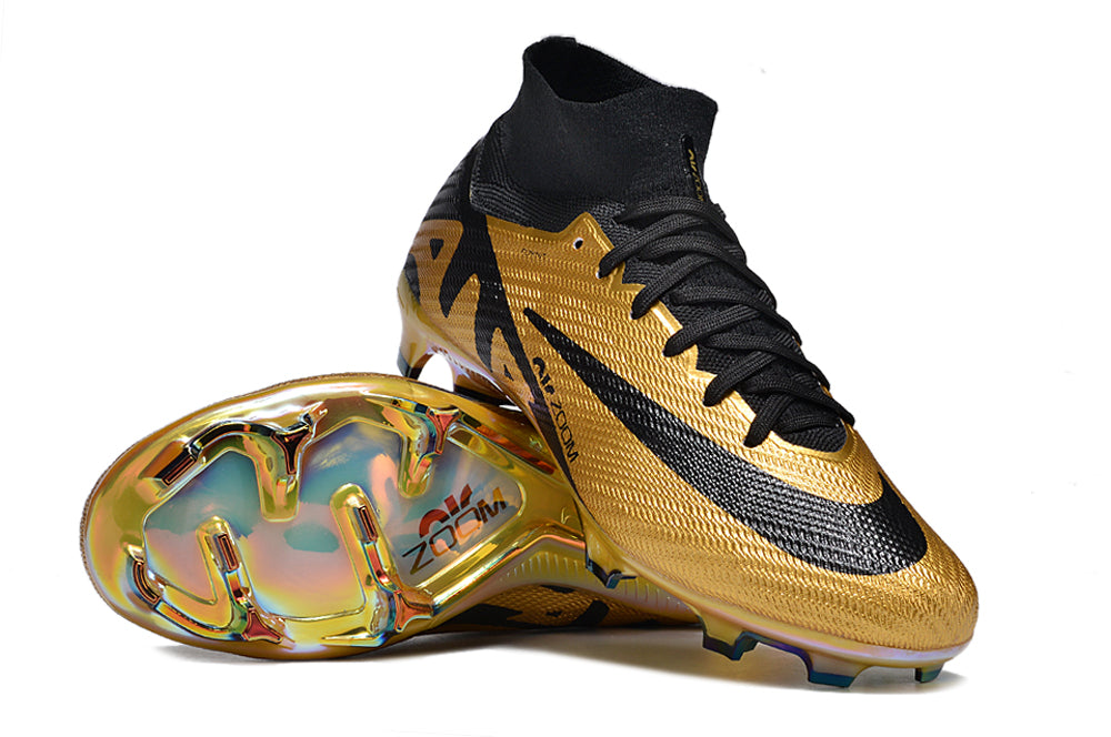 Crampons Mercurial Superfly IX Elite de Le 12 -ème Maillot, vue de face avec crampons en acier pour football.