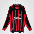 Maillot domicile rétro de l'AC Milan 2006-2007 à manches longues, marque Le 12ème Maillot, tissu bleu avec détails rouges.