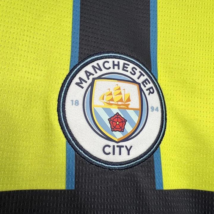 Maillot extérieur Manchester City 2024-2025 Le 12-ème Maillot, maillot de football bleu avec logo de l'équipe et détails de design.