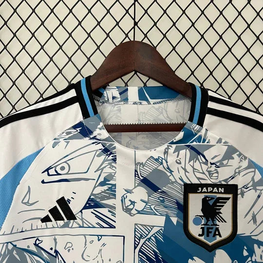 Maillot de football Japon Concept DBZ 2024 Le 12-ème Maillot, vue front avec logo et design inspiré de Dragon Ball Z.