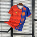 Maillot Espagne 2025 de la marque Le 12 -ème Maillot, vue de face avec les couleurs rouge et jaune du drapeau espagnol.