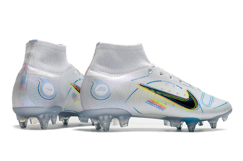 Crampons Mercurial Superfly IX Elite de la marque Le 12-ème Maillot, vue de face avec pointes en métal.