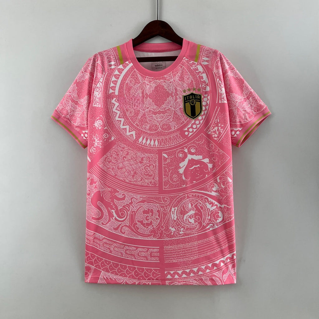 Maillot de football Italie 2024/2025 Le 12ème Maillot, rose, avec logo et détails du design.