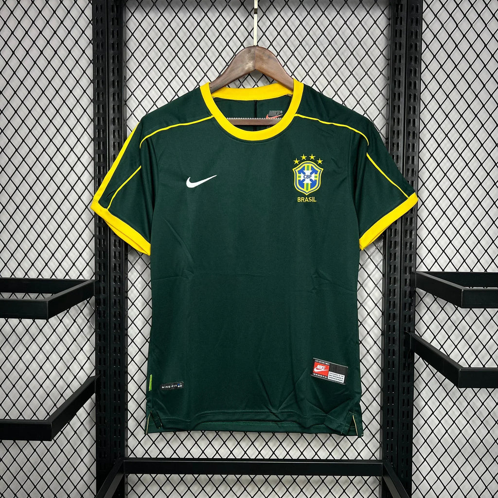 Maillot de football Brésil rétro 1998 de la marque Le 12 -ème Maillot, vue de face, détails du design coloré et logo officiel.