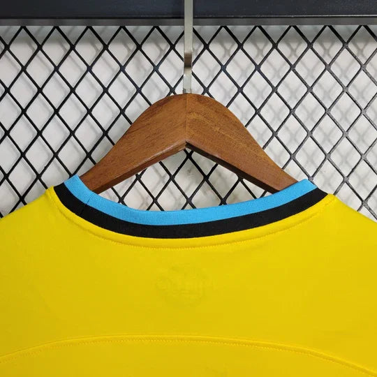 Maillot de football Inter Milan 2022/23 Le 12 -ème Maillot, maillot bleu avec logo du club et détails rouges.