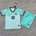 Ensemble enfant Barcelone bleu de la marque Le 12 -ème Maillot, maillot et short assortis pour garçon ou fille.
