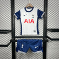 Maillot enfant Tottenham 2024/2025 Le 12 -ème Maillot, vue front du kit avec logo et détails colorés.