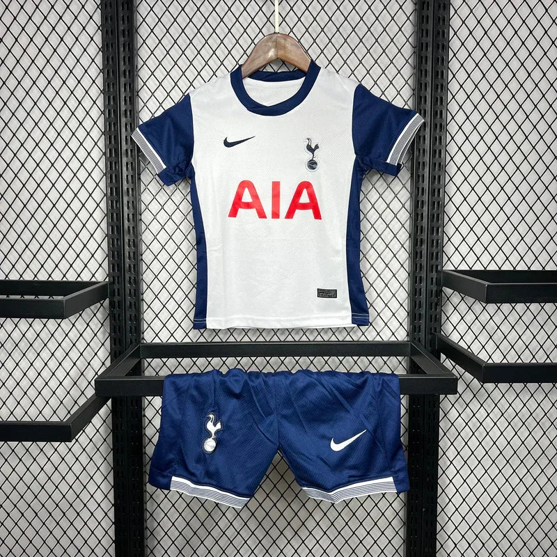 Maillot enfant Tottenham 2024/2025 Le 12 -ème Maillot, vue front du kit avec logo et détails colorés.