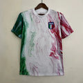 Maillot d'entraînement Italie 2023, marque Le 12-ème Maillot, en tissu léger avec logo italien visible sur le devant.