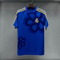 Maillot de football Real Madrid 25/26, modèle spécial bleu, marque Le 12 -ème Maillot, vue de face.
