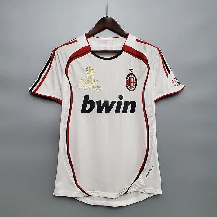 Maillot rétro AC Milan saison 2006-2007, Le 12 -ème Maillot, vue de face avec logo et détails du maillot.