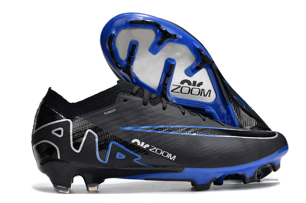 Crampons Mercurial Vapor 15 Elite XXV FG de la marque Le 12 -ème Maillot, vue de dessus montrant les pointes en acier.