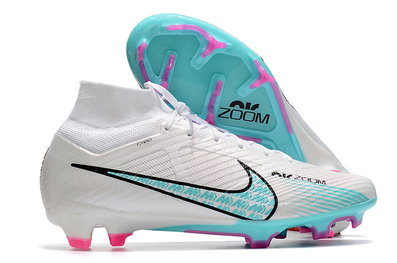 Crampons Mercurial Superfly IX Elite pour football, bottes de sport avec crampons en métal et semelle adhérente.