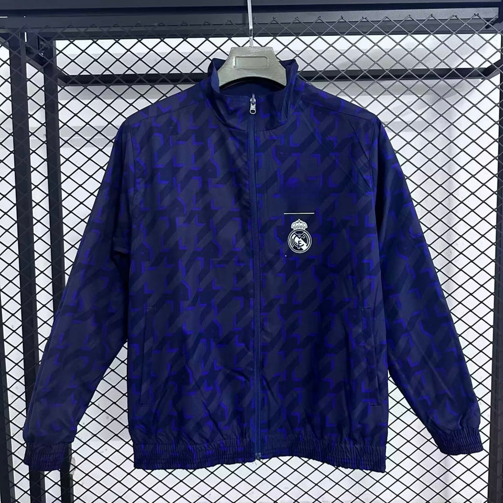 Veste coupe-vent réversible Real Madrid Le 12 -ème Maillot, front visible avec logo et détails du design.