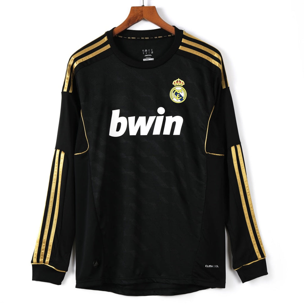 Maillot rétro extérieur Real Madrid 2011-2012 à manches longues, marque Le 12-ème Maillot, design vintage et sportif.