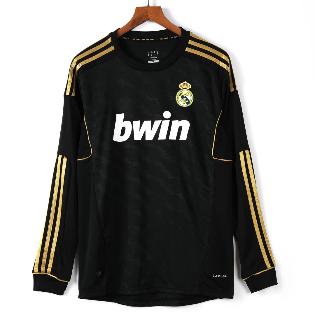 Maillot rétro extérieur Real Madrid 2011-2012 à manches longues, marque Le 12-ème Maillot, design vintage et sportif.