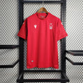 Maillot Nottingham Forest 2022-23 Le 12 -ème Maillot, maillot de football avec logo et détails de l'équipe sur le devant.