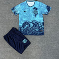 Ensemble enfant Barcelone bleu, taille 25/26, de la marque Le 12 -ème Maillot, avec maillot et short assortis.