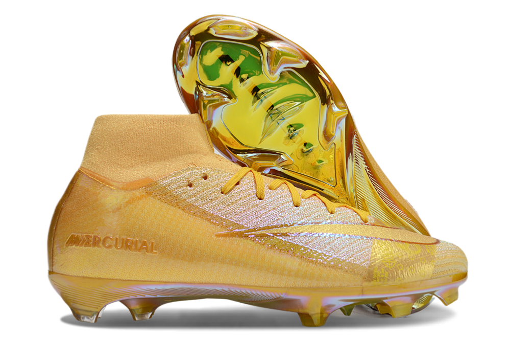 Crampons Mercurial Superfly 16 Elite XXV de la marque Le 12-ème Maillot, vue en gros plan avec semelles et crampons visibles