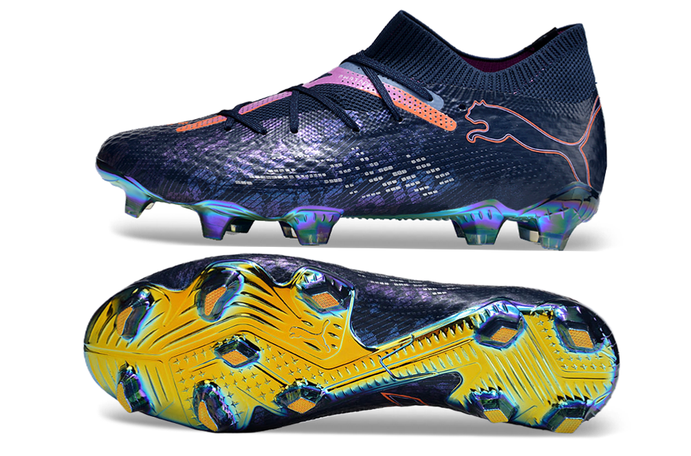 Crampons FUTURE 7 ULTIMATE de Le 12 -ème Maillot, vue détaillée montrant les pointes en acier et la conception robuste.