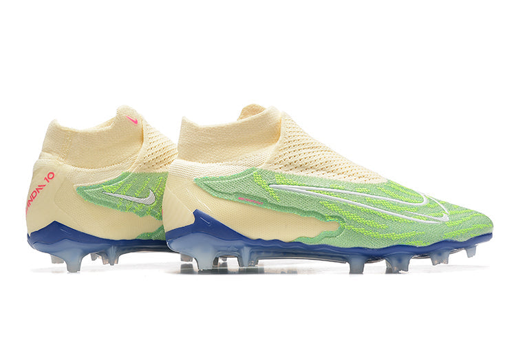 Crampons Phantom GX Elite FG de Le 12 -ème Maillot, équipés pour l’alpinisme, avec pointes en acier et fixation robuste.