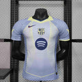 Maillot FC Barcelone 2025/26 Le 12 -ème Maillot, jersey de football avec logo du club et design moderne visible sur l'image.