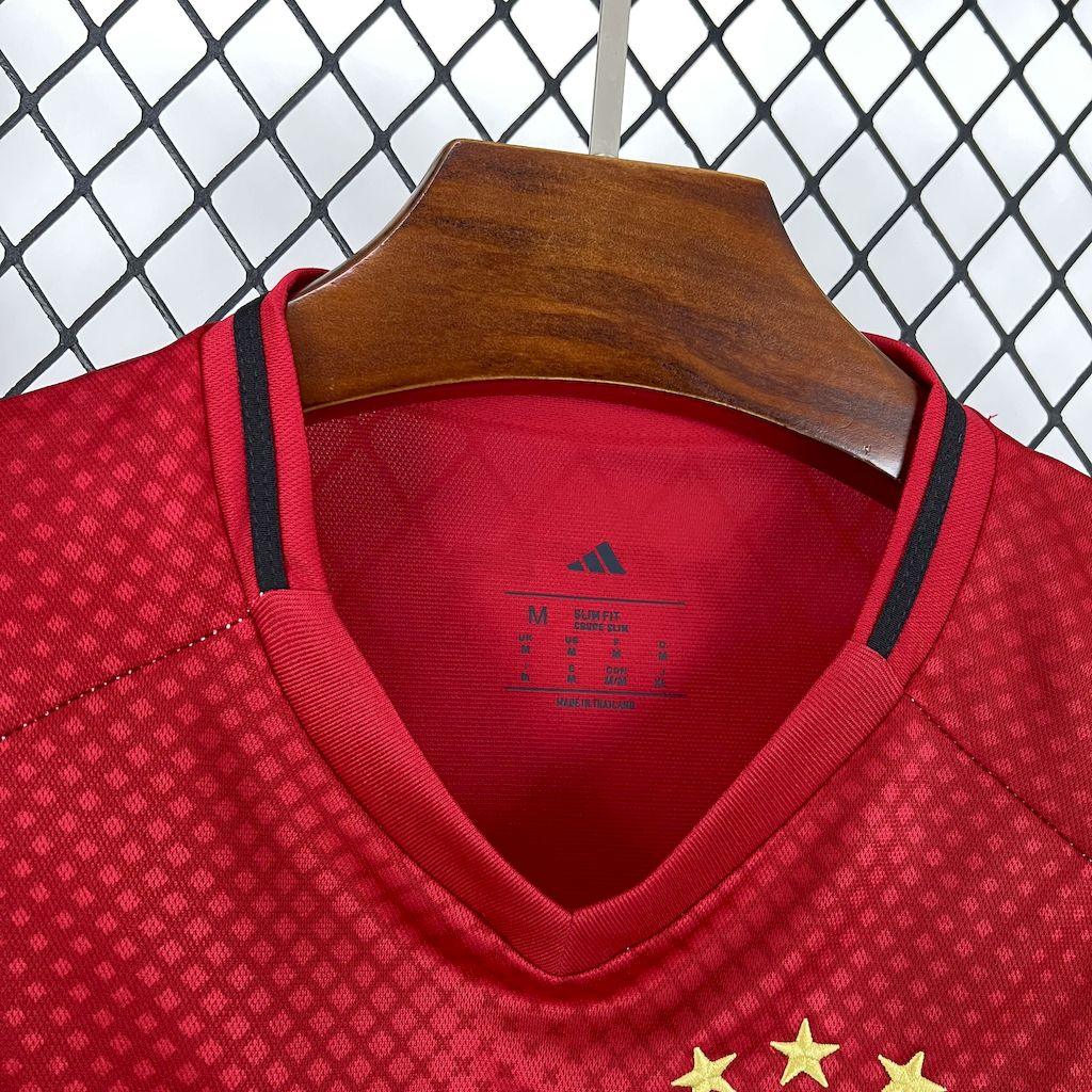 Maillot Ajax 2025-26 Le 12 -ème Maillot, maillot de football avec logo Ajax et design moderne, vu de face.