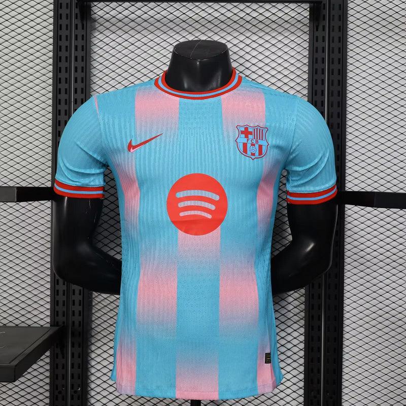 Maillot FC Barcelone concept 2025-26 de Le 12 -ème Maillot, maillot de football bleu avec détails rouges et blason du club.